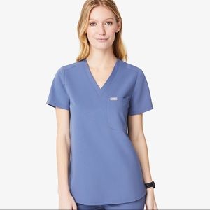 Figs Catarina scrub top on Big Sky